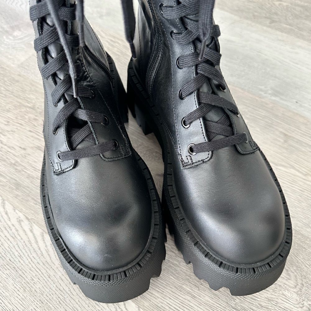 Zara LACED LEATHER BOOTS WITH TREADED SOLES - Picture 2 of 9